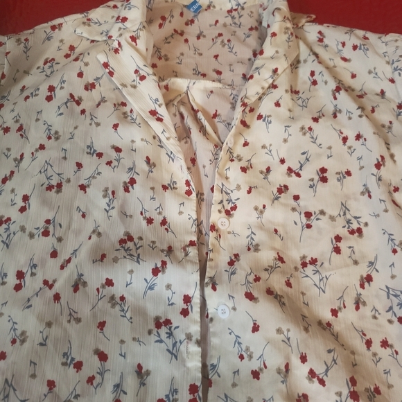 Floral button down - Picture 2 of 8